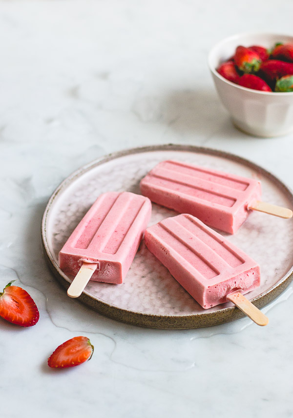 Creamy strawberry banana popsicles