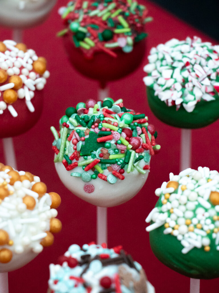 christmas cake pops with xmas sprinkles