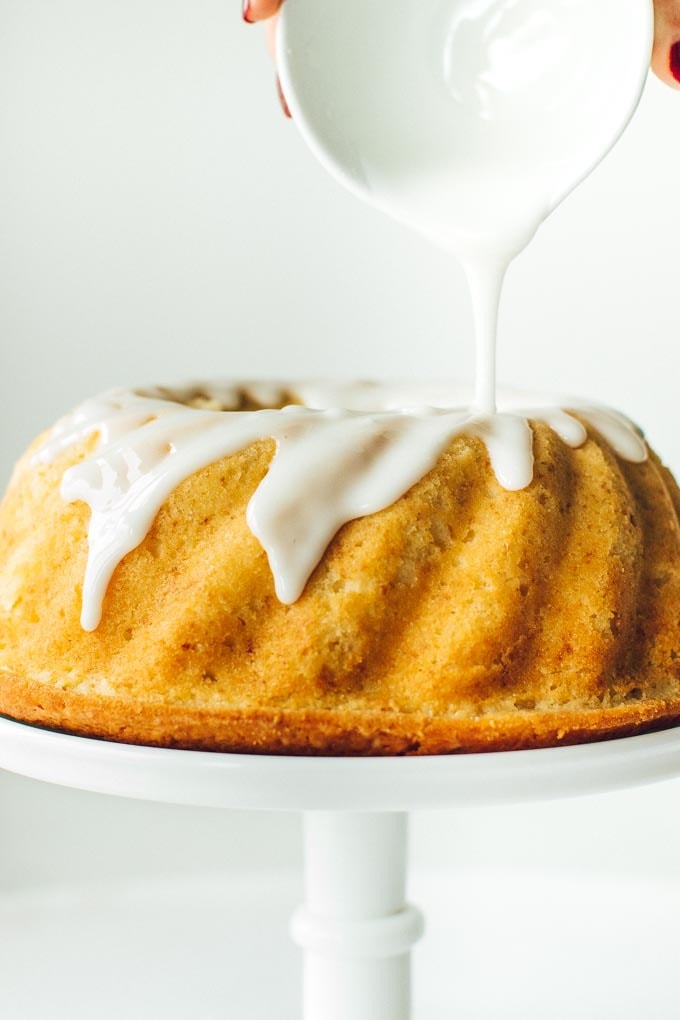 Perfect lemon bundt cake, great as a morning or afternoon snack.