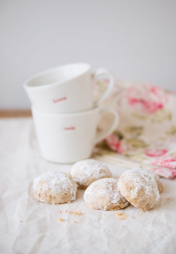 Mexican Wedding Cookies (melt-in-your-mouth pecan cookies)