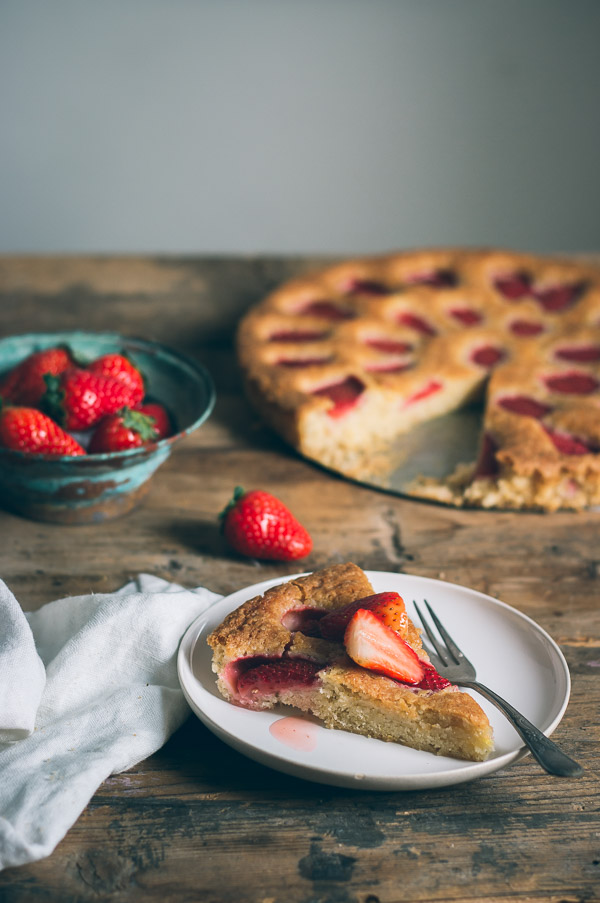 Simple Fresh Strawberry Cake | rosechocolatier.com