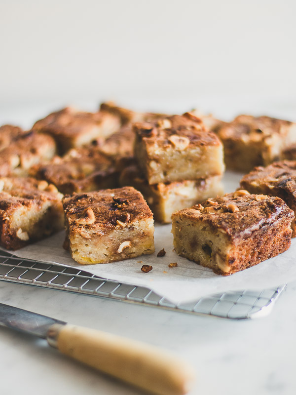 Banana Caramel and White Chocolate Blondies #brownies