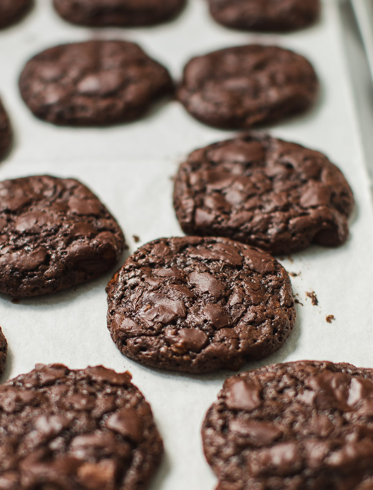 AMAZING Chocolate Fudge Cookies with crinkly tops taste like a fudgy brownie.