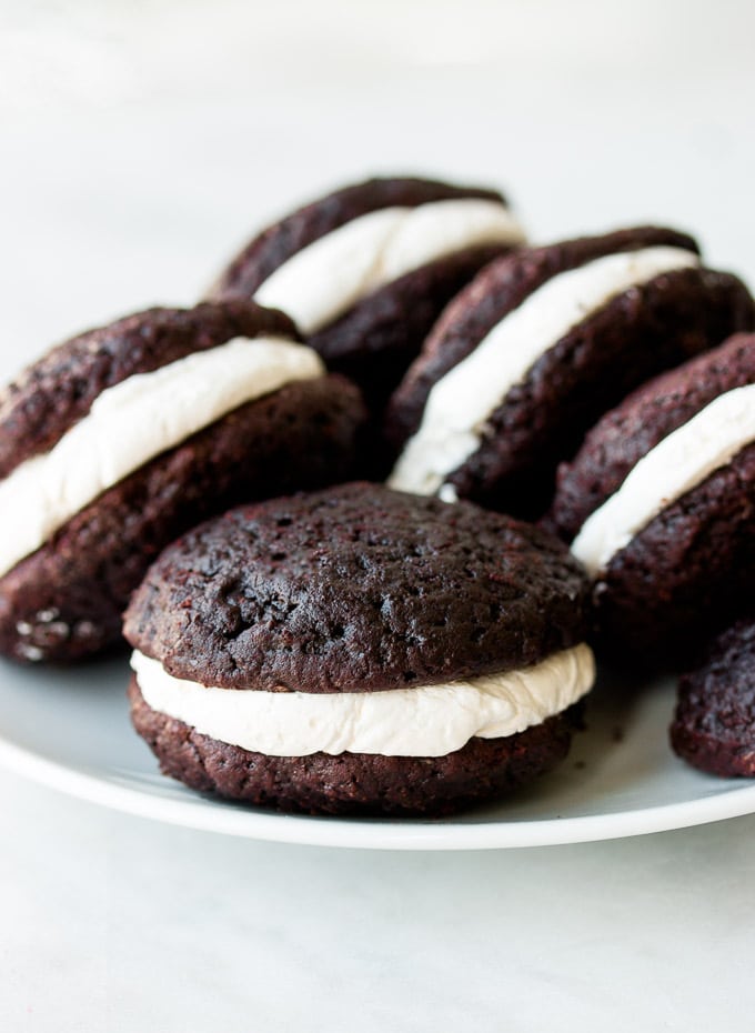 chocolate whoopie pies with marshmallow creme filling