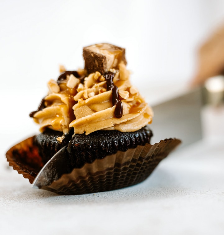 Snickers Cupcakes