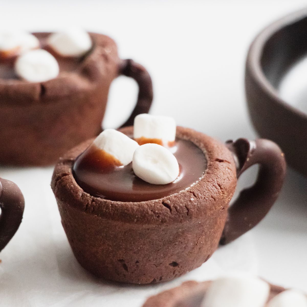 hot cocoa cookie cups