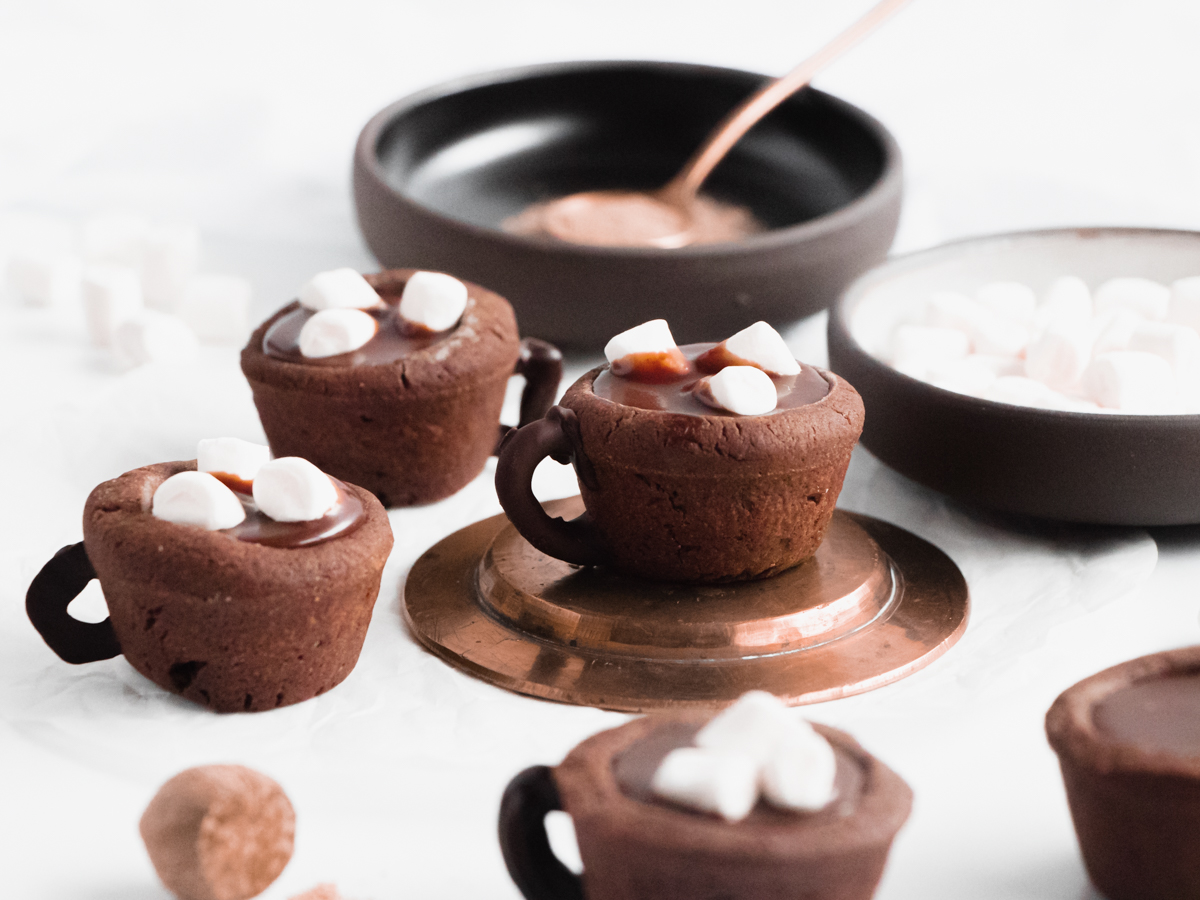 hot cocoa cookie cups with marshmallows