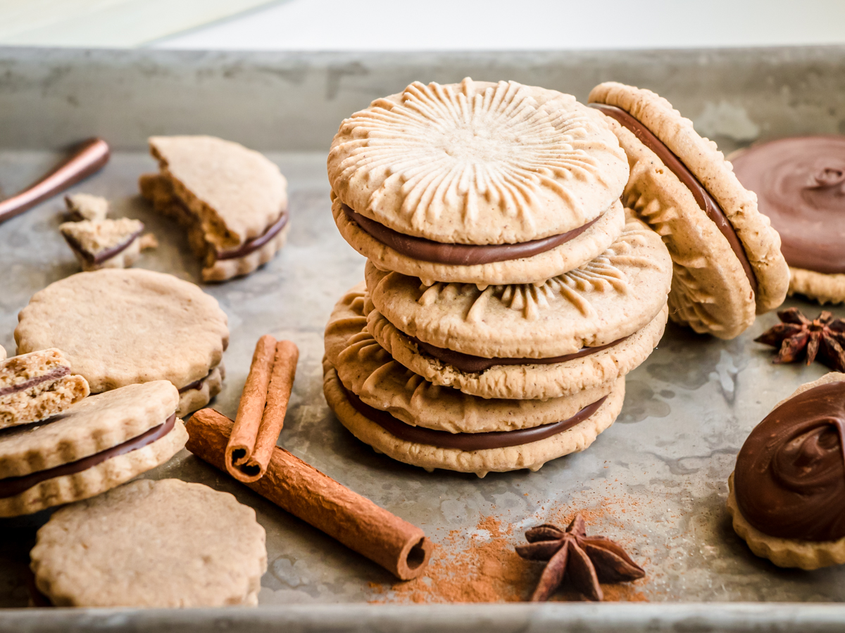 vanilla spiced cookie sandwiches