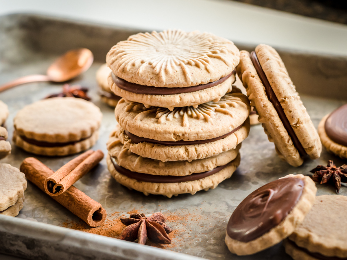 vanilla spiced cookie sandwiches